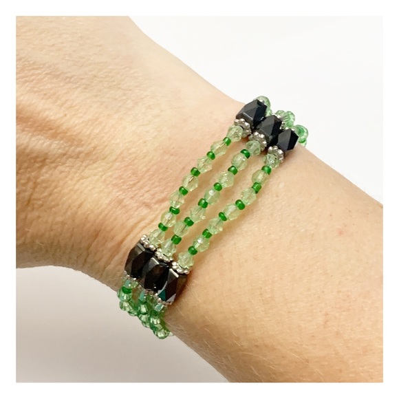 Jade green bicone glass bead and hematite magnetic wrap bracelet - Picture 3 of 7